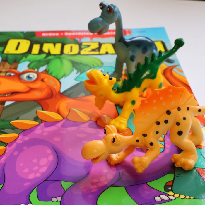 Dinozauri + 3 dinozauru modeļi